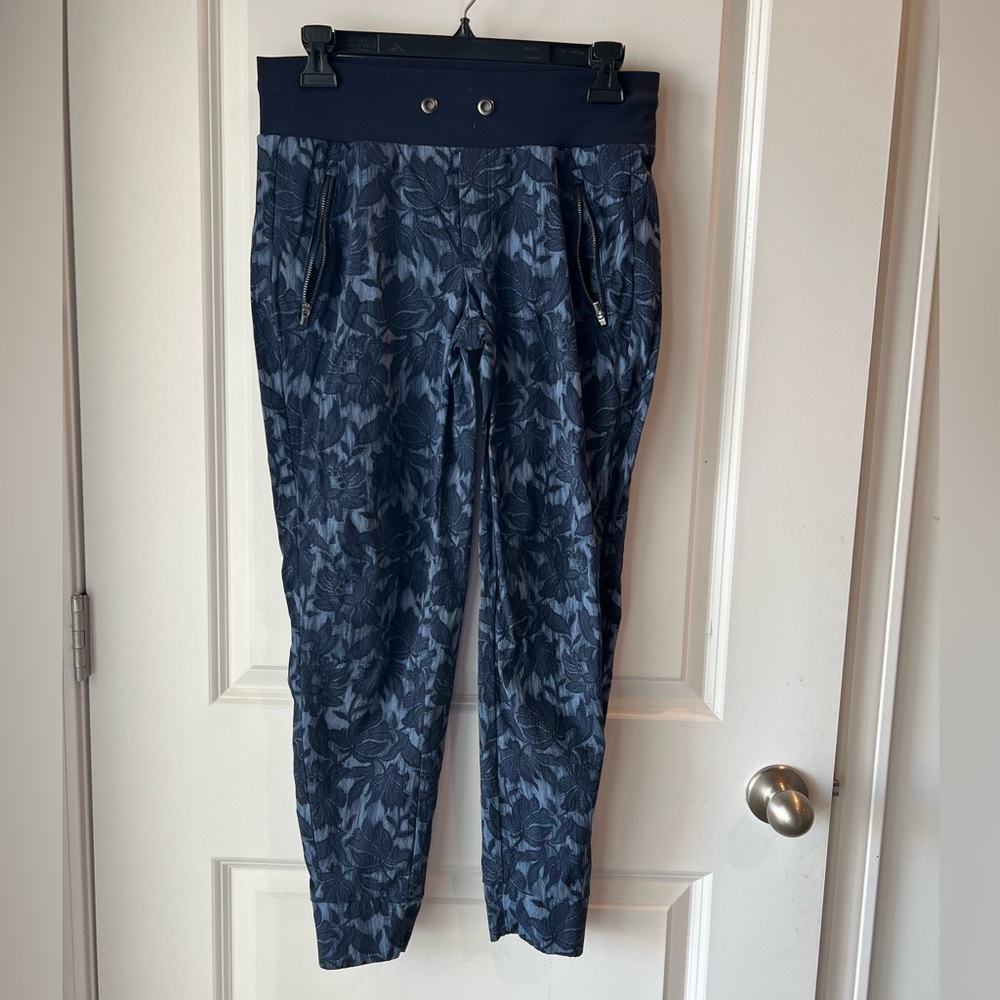 Athleta blue Floral Patterned Pants. Size 2